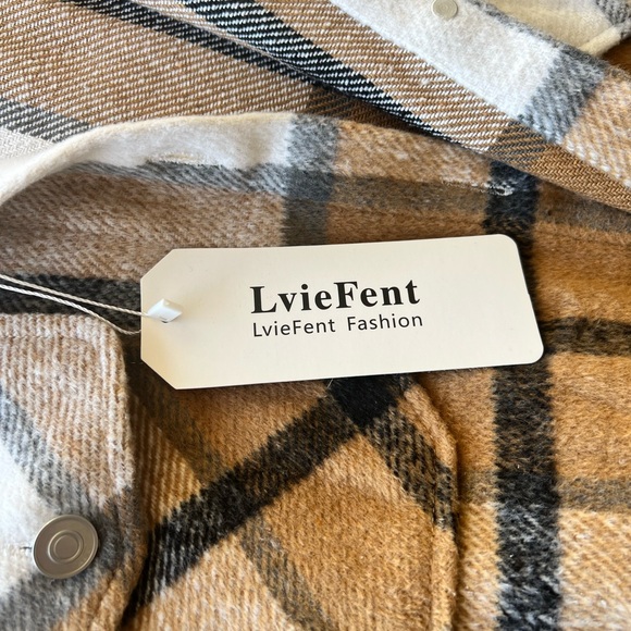 Plaid shacket with tags on. Size XL - Picture 4 of 5